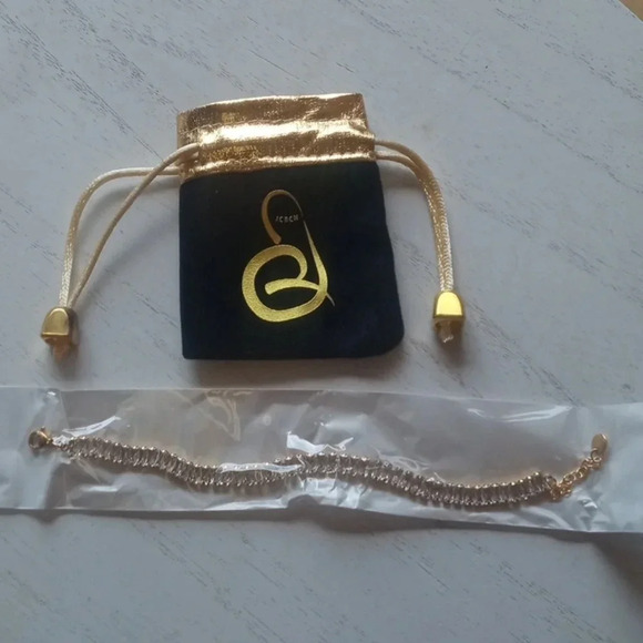 New gold tone bracelet‎ - Picture 1 of 2